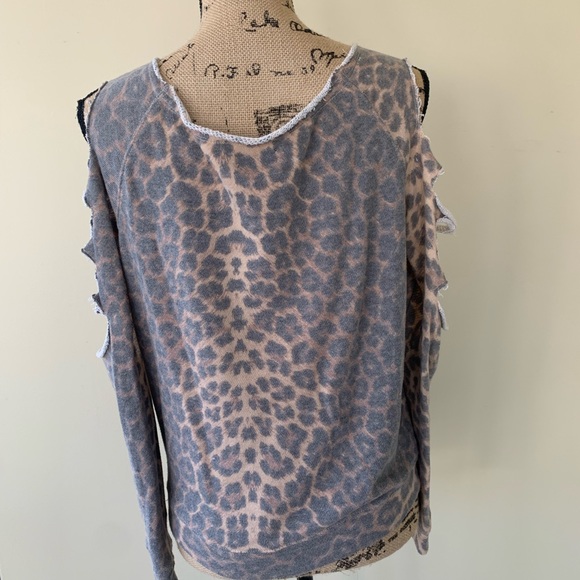 VENUS cold shoulder leopard top - Picture 5 of 5